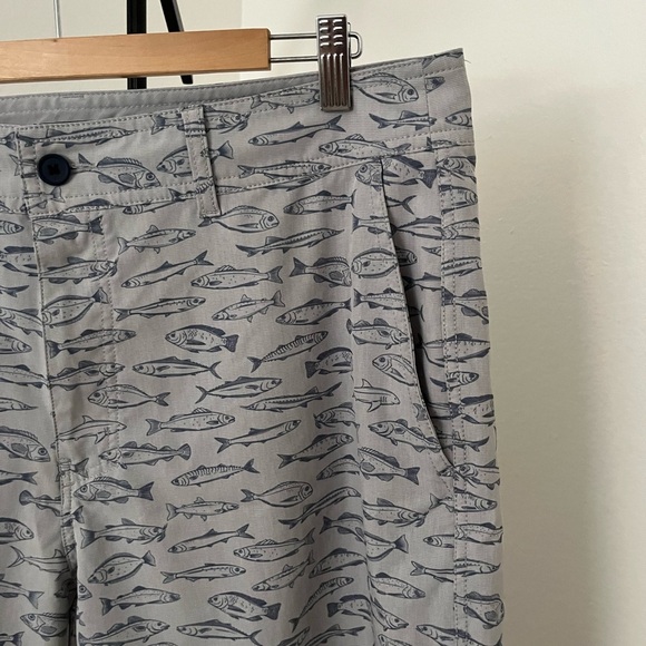Men’s Sperry Fish 🐟 Print Flat Front Shorts (XL) - Picture 3 of 9